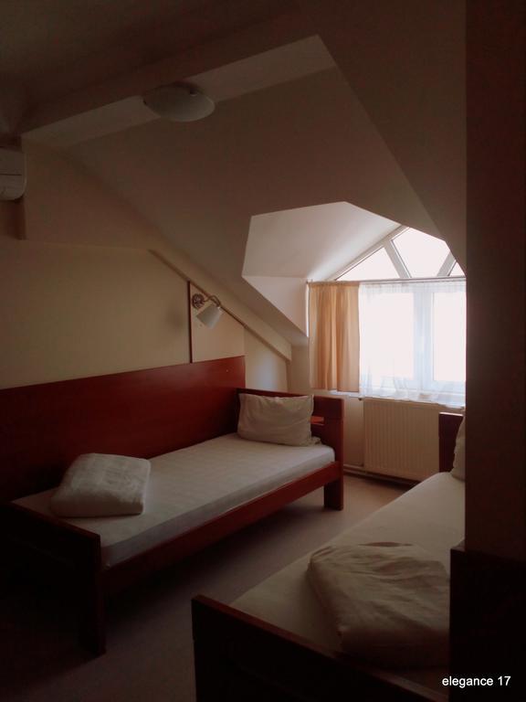 Accommodation Elegance Ni Exterior foto