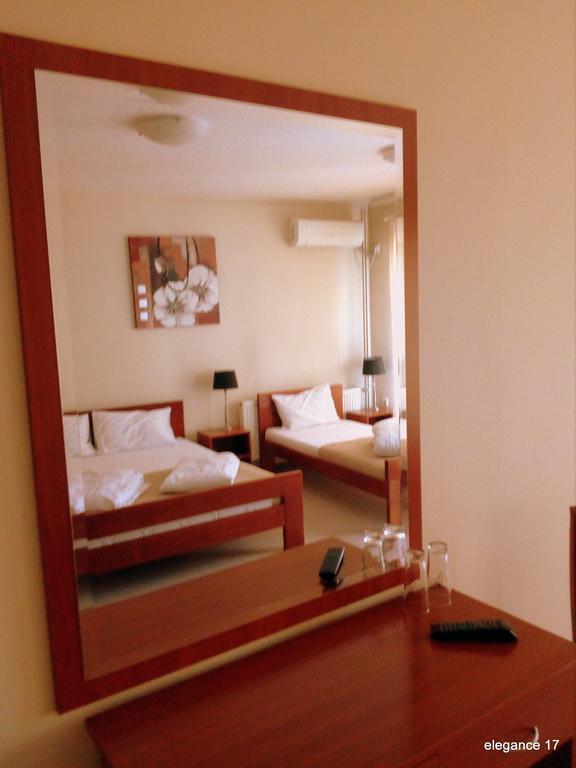 Accommodation Elegance Ni Exterior foto