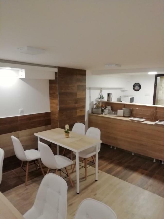 Accommodation Elegance Ni Exterior foto