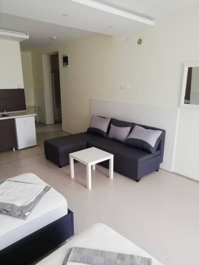 Accommodation Elegance Ni Exterior foto