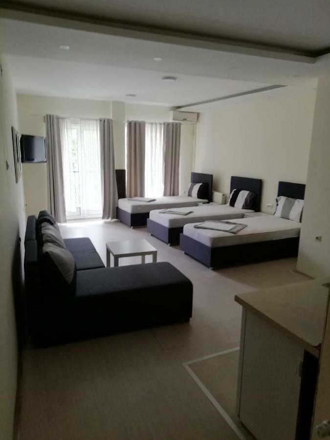 Accommodation Elegance Ni Exterior foto