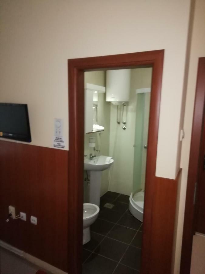 Accommodation Elegance Ni Exterior foto