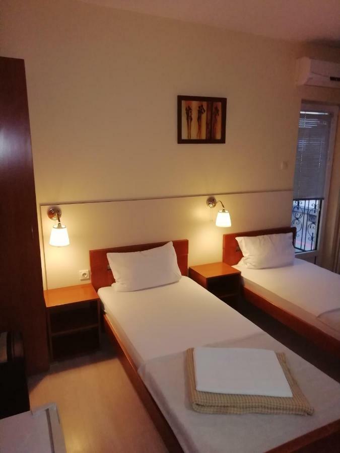 Accommodation Elegance Ni Exterior foto