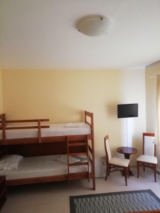 Accommodation Elegance Ni Exterior foto
